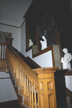 stairstatues